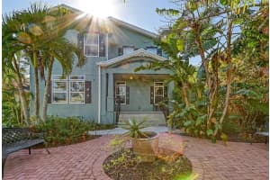 1732 HILLVIEW STREET, SARASOTA, FL 34239 - MLS#MFRA4631892