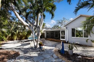 633 CALLE DE PERU, SARASOTA, FL 34242 Sold 08/29/25