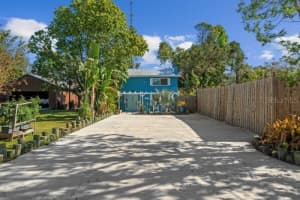 105 TUCKER AVENUE, SARASOTA, FL 34232 Sold 04/04/25