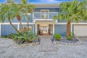 77 SANDY HOOK ROAD, SARASOTA, FL 34242 Sold 04/01/25