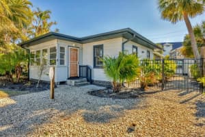 432 AVENIDA DE MAYO, SARASOTA, FL 34242 Sold 01/10/25