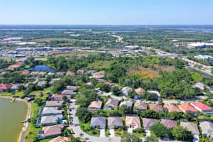 8334 SAILING LOOP, LAKEWOOD RANCH, FL 34202 - MLS#MFRA4632500