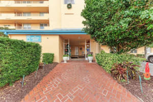 4550 Pinebrook Cir #304, BRADENTON