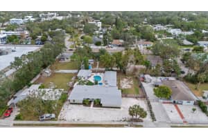 2069 BOUGAINVILLEA STREET, SARASOTA, FL 34239 - MLS#MFRA4632678