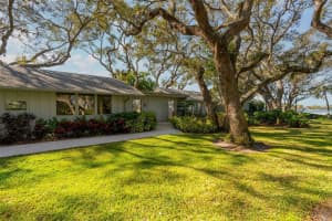 3350 OLD OAK DRIVE, SARASOTA, FL 34239 - MLS#MFRA4632749
