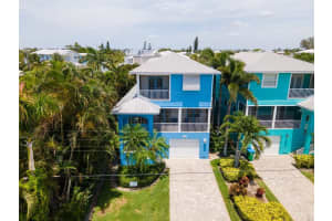 7007 HOLMES BOULEVARD, HOLMES BEACH, FL 34217 Sold 08/15/25