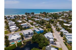 7007 HOLMES BOULEVARD, HOLMES BEACH, FL 34217 Sold 08/15/25