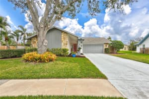 6609 WATERFORD LANE, SARASOTA, FL 34238 Sold 02/21/25