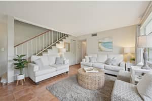 549 SUTTON PLACE, LONGBOAT KEY, FL 34228 Sold 04/14/25