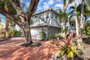 5125 OXFORD DRIVE, SARASOTA, FL 34242 Sold 02/07/25