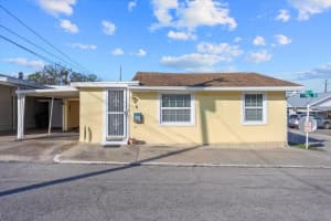 6 Seminole Dr, BRADENTON