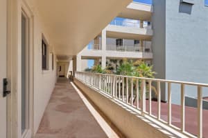 5740 MIDNIGHT PASS ROAD, SARASOTA, FL 34242 - MLS#MFRA4633112