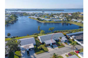 9514 Colonial Dr, BRADENTON