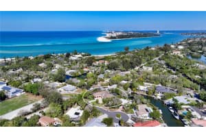 601 LOTUS LANE, SARASOTA, FL 34242 Sold 04/18/25