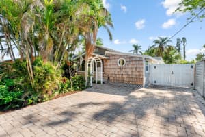 129 AVENIDA DE BAHIA, NOKOMIS, FL 34275 Sold 06/10/25