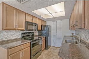 10125 MANATEE AVENUE, BRADENTON, FL 34209 Sold 03/03/25