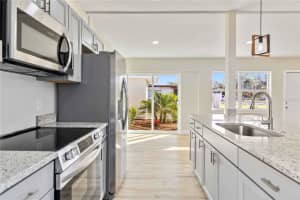 2108 30TH AVENUE, BRADENTON, FL 34205 Sold 04/03/25