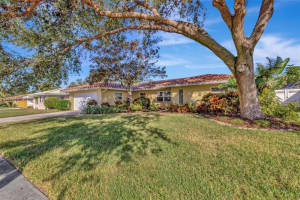2417 CARLISLE PLACE, SARASOTA, FL 34231 Sold 02/12/25
