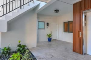 174 GOLDEN GATE POINT, SARASOTA, FL 34236 Sold 03/21/25
