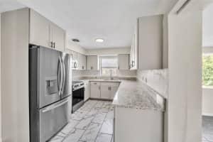 260 AVENUE V NE, WINTER HAVEN, FL 33881 Sold 04/03/25
