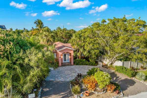 235 Grant Dr, SARASOTA