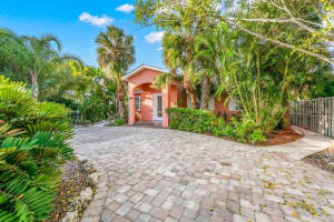 235 GRANT DRIVE, SARASOTA, FL 34236 - MLS#MFRA4634235
