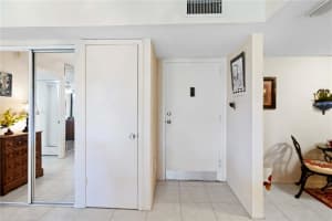 618 BIRD BAY DRIVE, VENICE, FL 34285 Sold 05/28/25