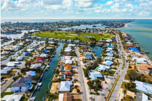 606 GLADSTONE LANE, HOLMES BEACH, FL 34217 Sold 02/27/25