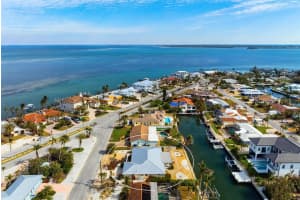 606 GLADSTONE LANE, HOLMES BEACH, FL 34217 Sold 02/27/25