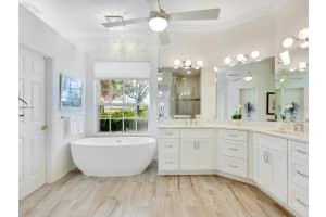 7207 SAINT JOHNS WAY, UNIVERSITY PARK, FL 34201 Sold 09/05/25