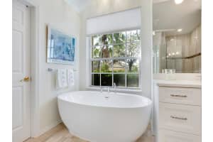7207 SAINT JOHNS WAY, UNIVERSITY PARK, FL 34201 Sold 09/05/25
