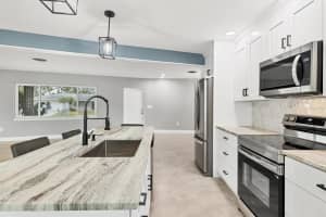 2430 SUNNYSIDE LANE, SARASOTA, FL 34239 - MLS#MFRA4634957