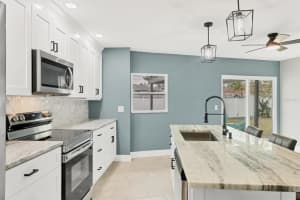 2430 SUNNYSIDE LANE, SARASOTA, FL 34239 - MLS#MFRA4634957