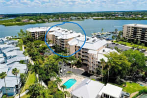 1260 DOLPHIN BAY WAY, SARASOTA, FL 34242 Sold 04/01/25