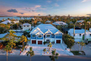 690 RUSSELL STREET, LONGBOAT KEY, FL 34228 Sold 02/18/25