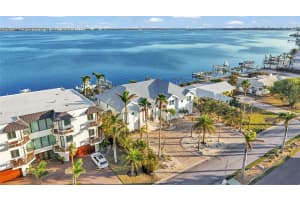 635 KEY ROYALE DRIVE, HOLMES BEACH, FL 34217 Sold 06/04/25