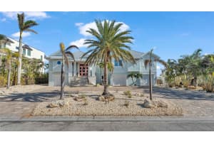 635 KEY ROYALE DRIVE, HOLMES BEACH, FL 34217 Sold 06/04/25