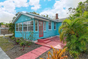 1330 COCOANUT AVENUE, SARASOTA, FL 34236 Sold 02/21/25