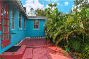1330 COCOANUT AVENUE, SARASOTA, FL 34236 Sold 02/21/25