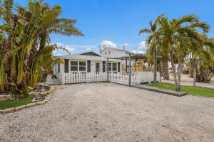 600 FOX STREET, LONGBOAT KEY, FL 34228 Sold 10/29/25