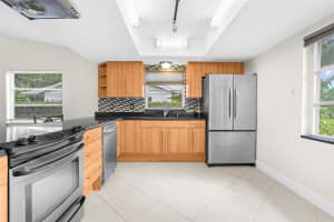 5916 BONAVENTURE PLACE, SARASOTA, FL 34243 Sold 06/23/25