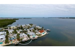515 BAYVIEW DRIVE, HOLMES BEACH, FL 34217 Sold 03/10/25