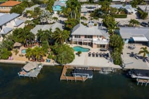515 BAYVIEW DRIVE, HOLMES BEACH, FL 34217 Sold 03/10/25