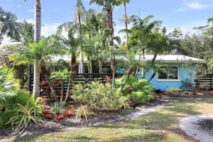 2135 HYDE PARK CIRCLE, SARASOTA, FL 34239 Sold 02/11/25
