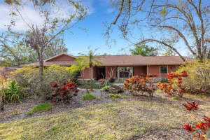 2218 SHADOW OAKS ROAD, SARASOTA, FL 34240 Sold 05/15/25