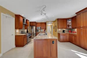 2218 SHADOW OAKS ROAD, SARASOTA, FL 34240 Sold 05/15/25