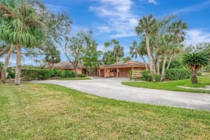 3726 BENEVA OAKS BOULEVARD, SARASOTA, FL 34238 Sold 03/17/25