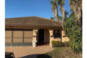 581 106TH AVENUE, NAPLES, FL 34108 Sold 05/15/25