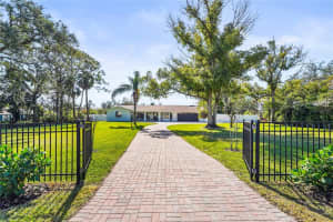 504 68TH AVENUE DRIVE, BRADENTON, FL 34207 Sold 03/27/25