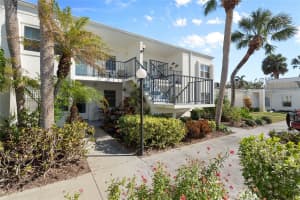 755 VILLAGE CIRCLE, VENICE, FL 34292 - MLS#MFRA4637071